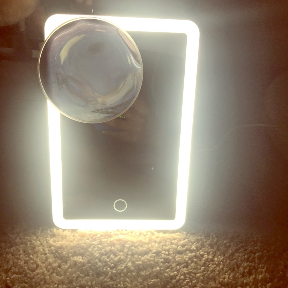 Led make-up mirror